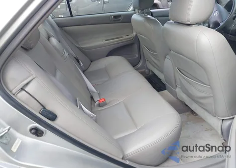 2004 Toyota Camry Le z USA, uszkodzony, nr VIN 4T1BE32K04U300643